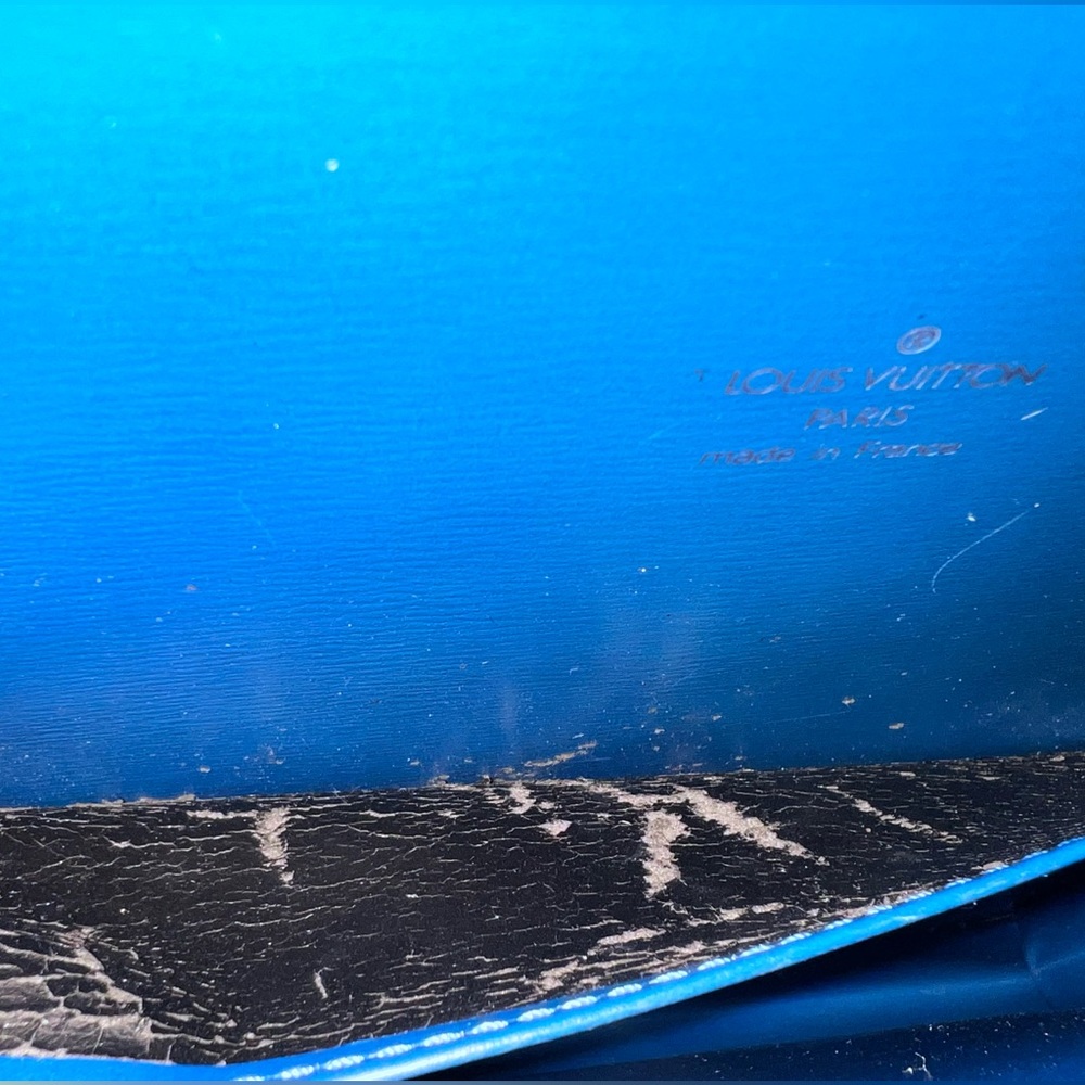 Louis Vuitton Epi Capucines Handbag - Picture 9 of 12